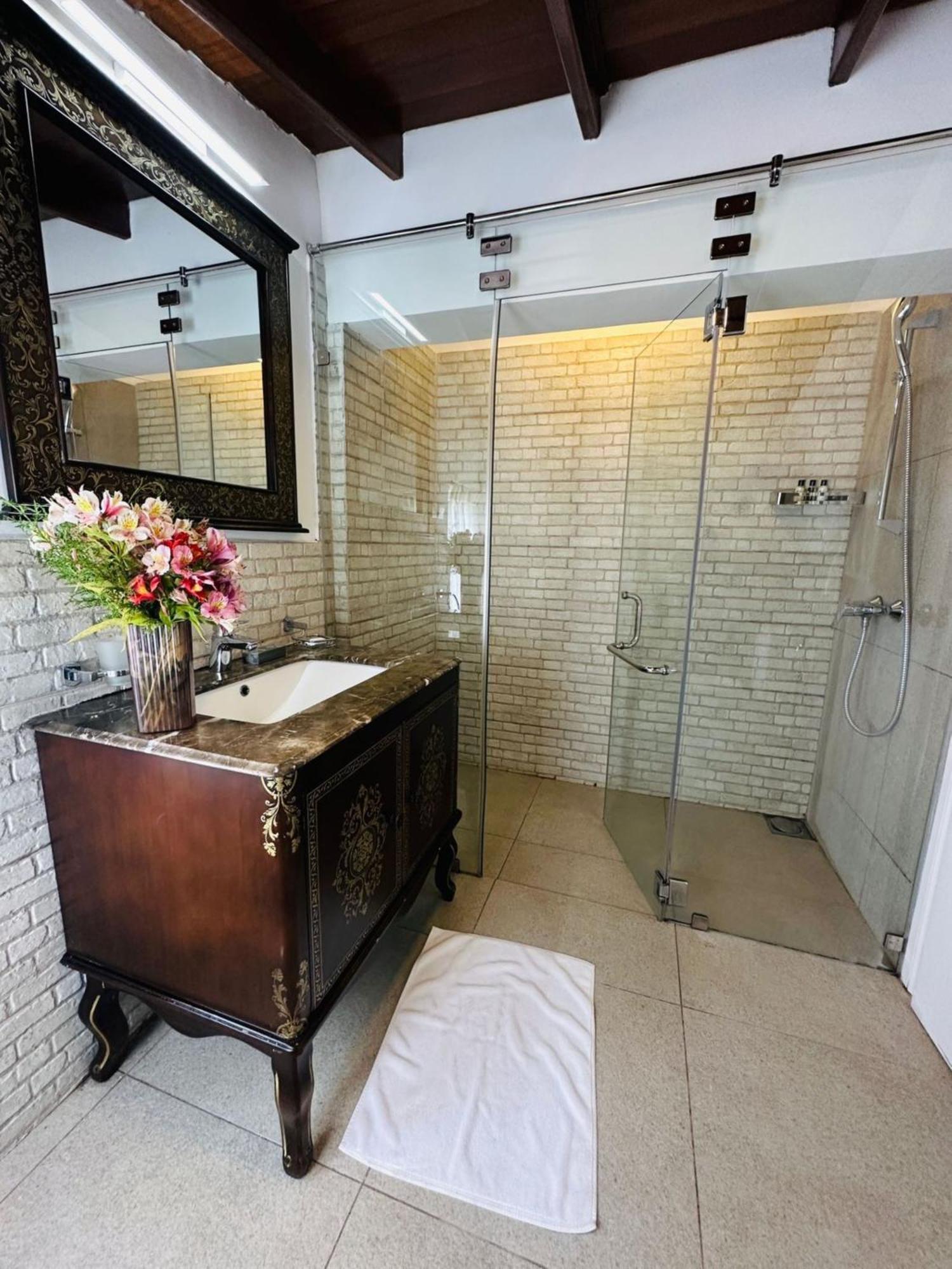 Pedro Barn Hotel At Little England Cottages Нувара-Элия Экстерьер фото
